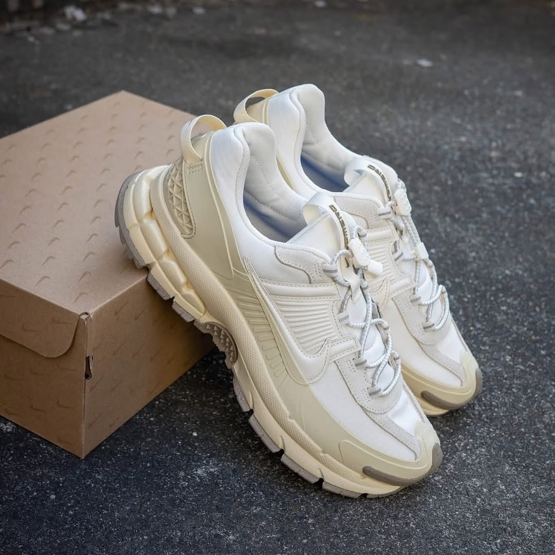 NK ZOOM VOMERO ROAM [WHITE / BEIGE] 0609025