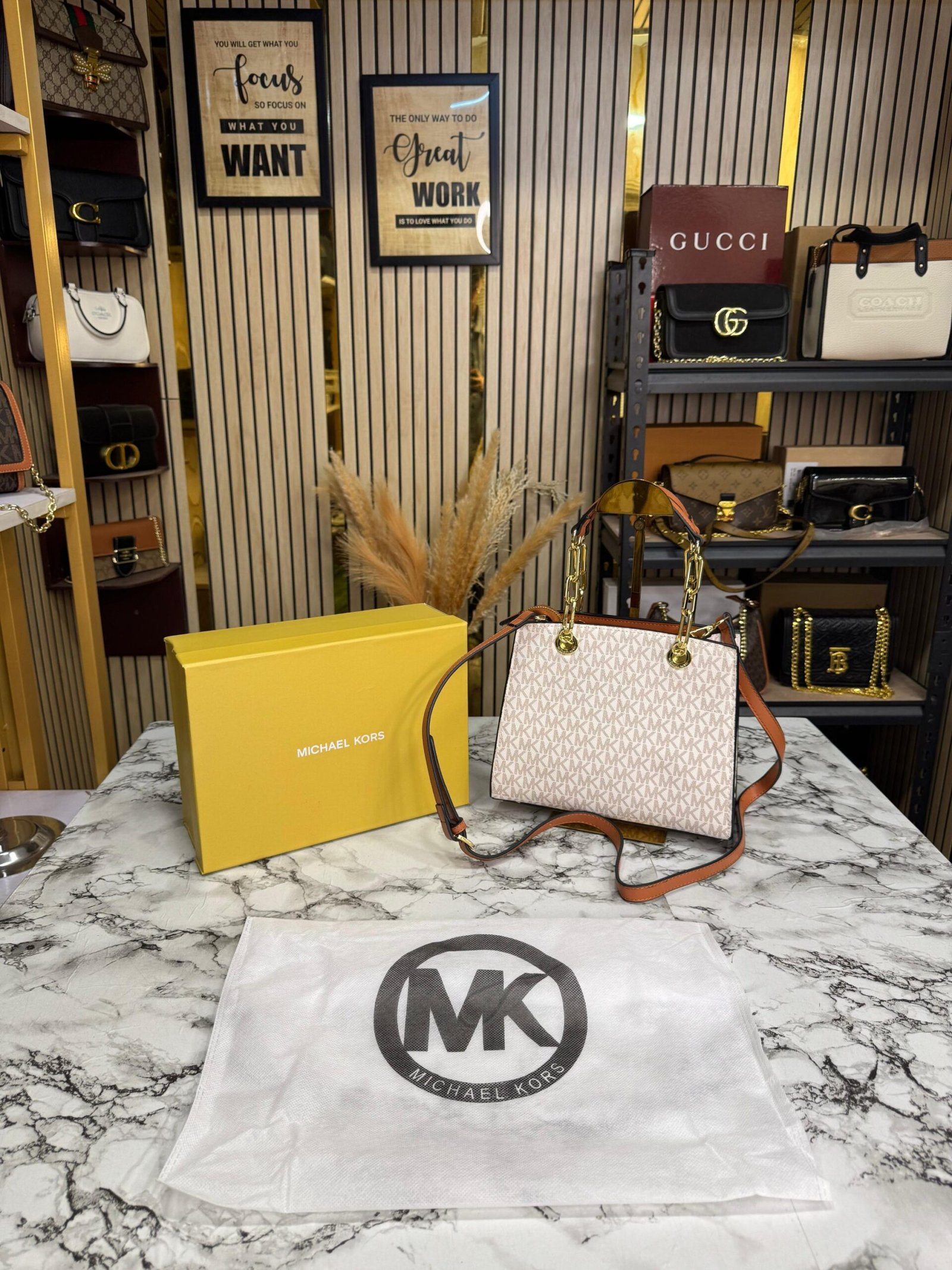 MICHAEL KORS CYNTHIA SIGNATURE LOGO SATCHEL PREMIUM BAG ????✅