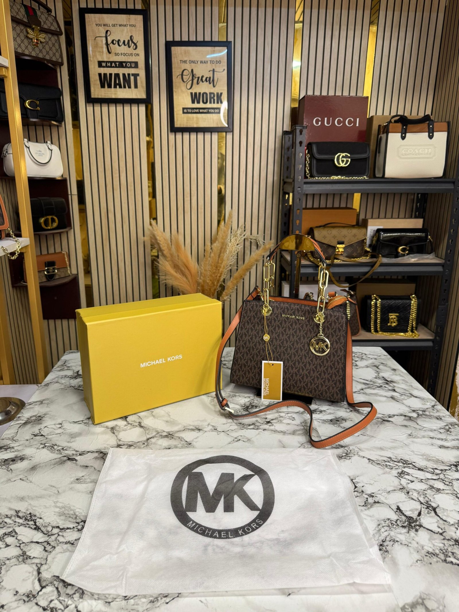 MICHAEL KORS CYNTHIA SIGNATURE LOGO SATCHEL PREMIUM BAG ????✅