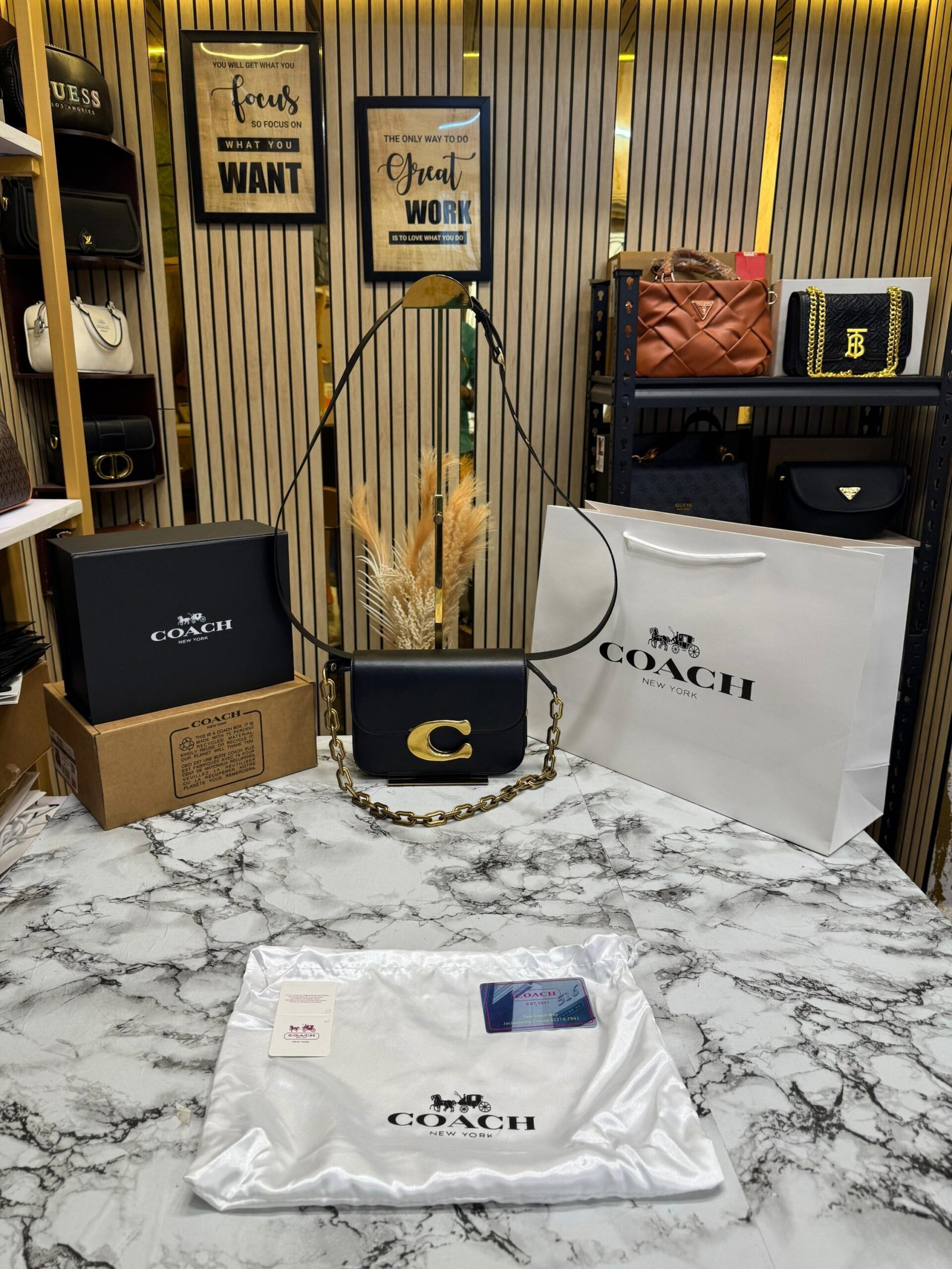 COACH IDOL SIGNATURE  PREMIUM BAG WITH OG DOUBLE BOX AND CARRY BA ????☑️