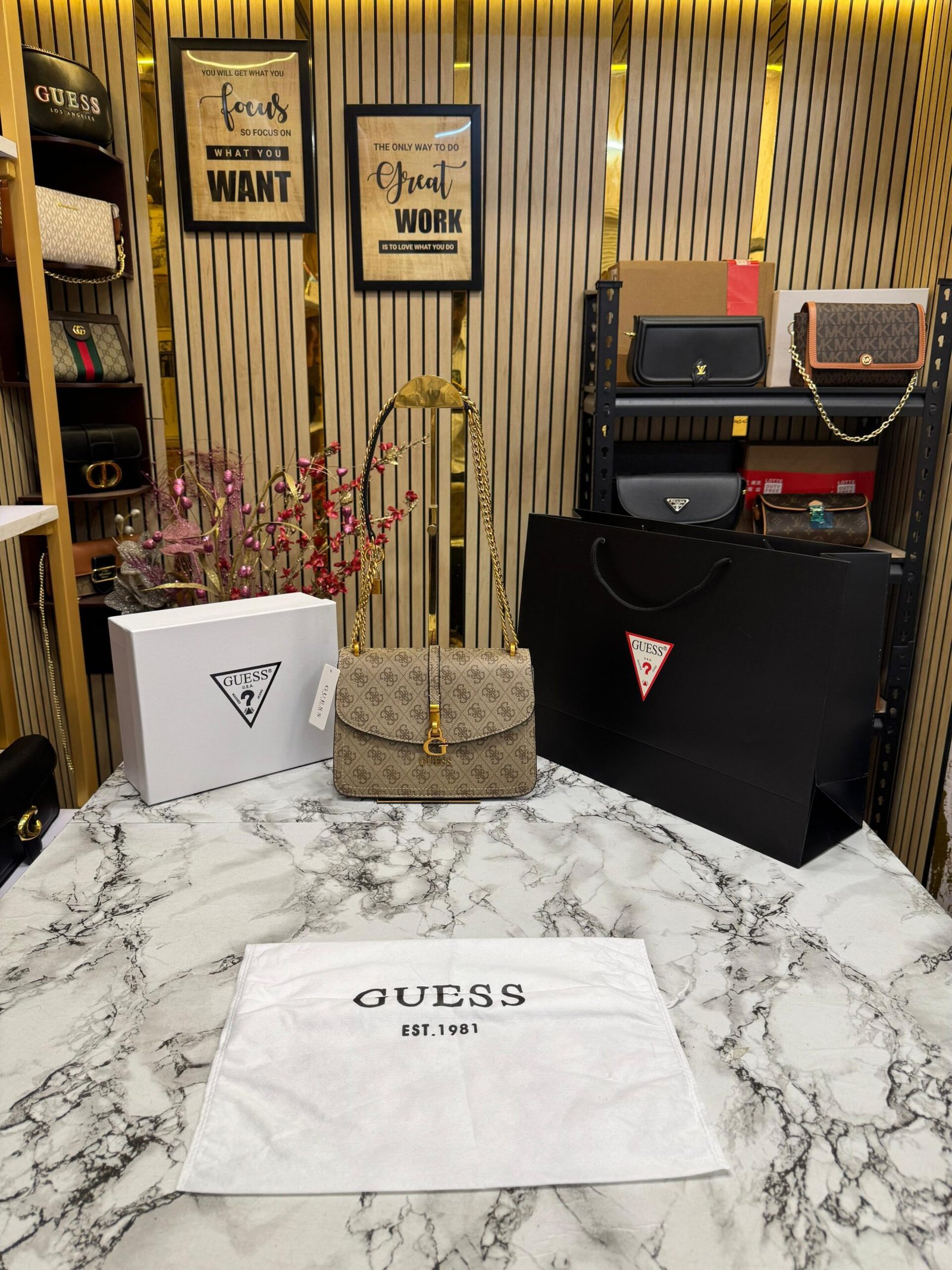 GUESS G JAMES LOGO PREMIUM BAG WIT ORIGNAL BOX AND CARRY BAG