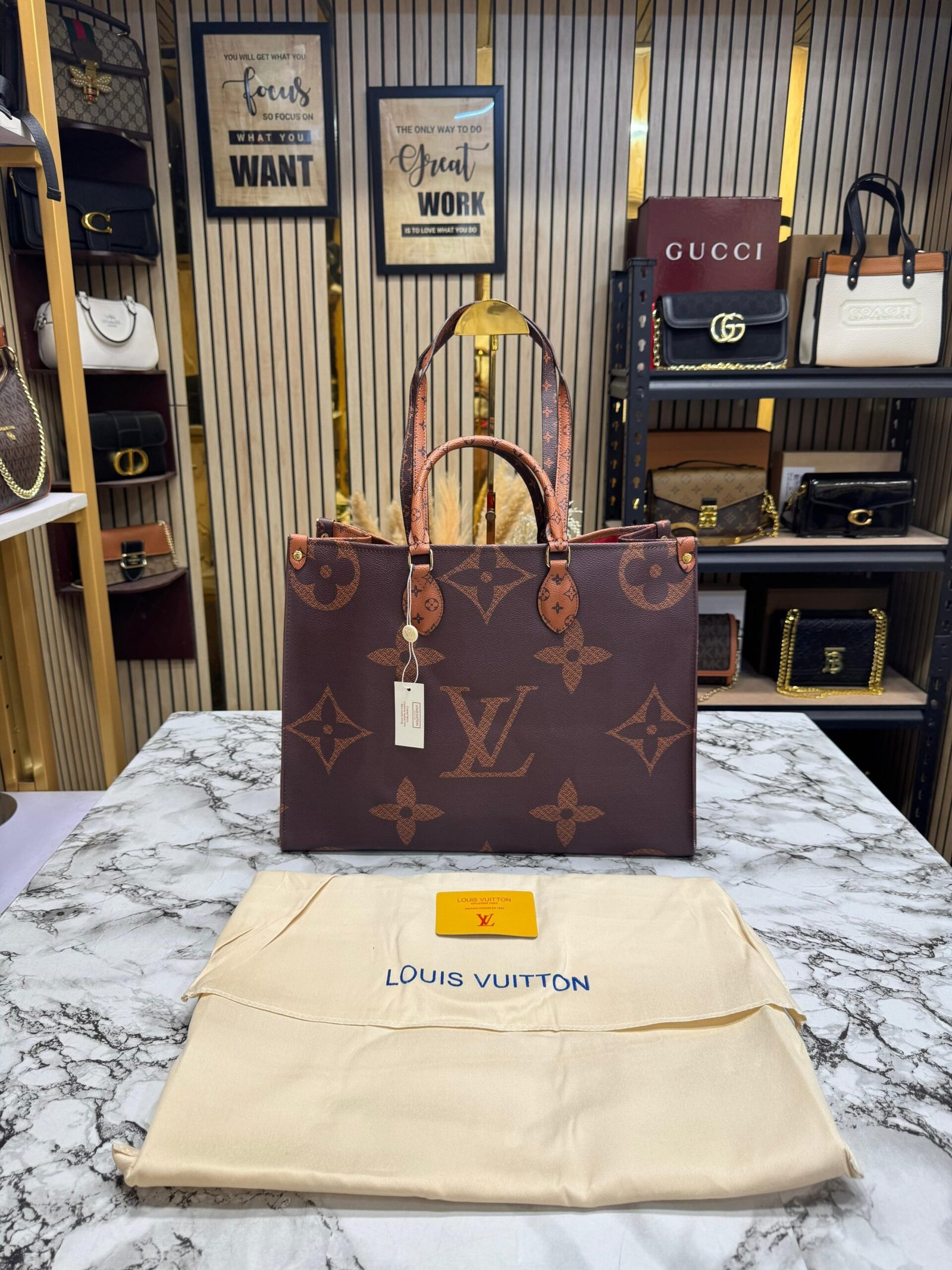 LOUIS VUITTON ON THE GO WITH ORIGNAL DUST BAG AND CARRY BAG PREMIUM QUALITY  ( BROWN MONO )