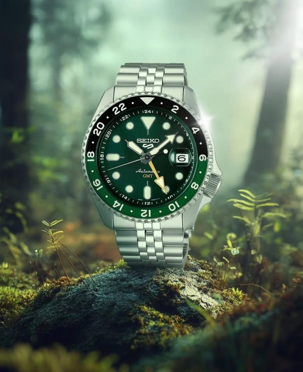 Seiko GMT Sports Watch β Automatic Dual Time Zone Timepiece (green)